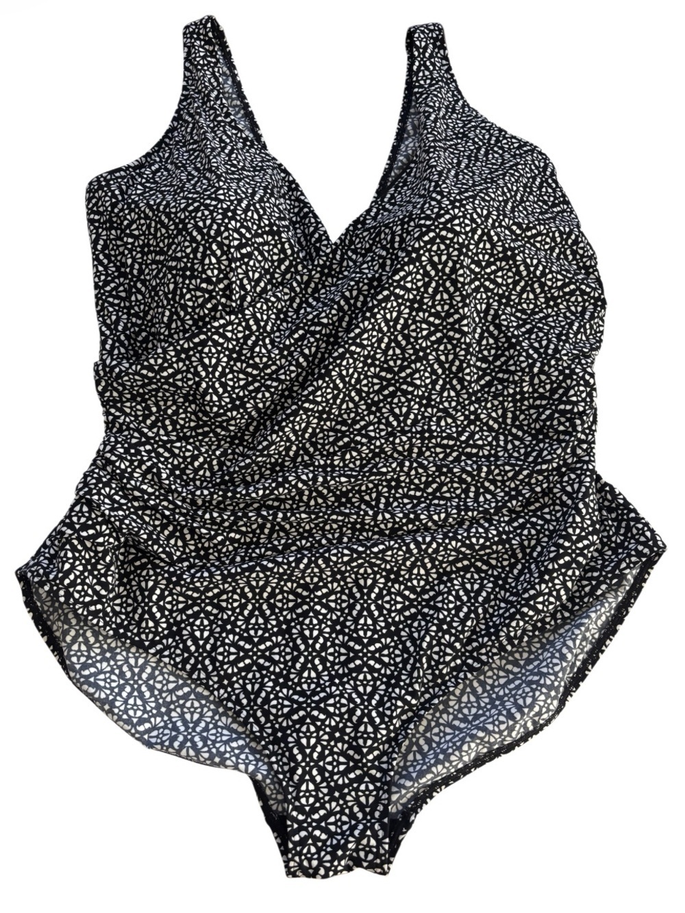 L.L.Bean | Black White Print One Piece Swimsuit Shaping Tummy Control Size 24W